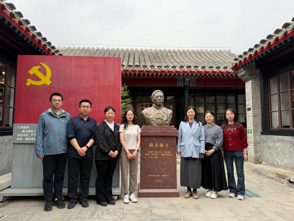 遵守“鐵規(guī)矩”，做好“學(xué)查改”——農(nóng)墾中心第一青年理論學(xué)習(xí)小組開(kāi)展深入貫徹中央八項(xiàng)規(guī)定精神專題學(xué)習(xí)
